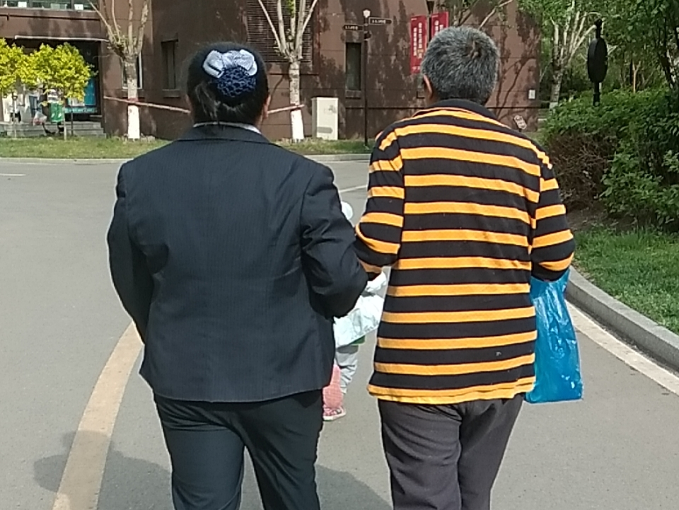 業主不慎摔傷，魯商服務哈爾濱鳳凰城項目緊急救助溫暖人心