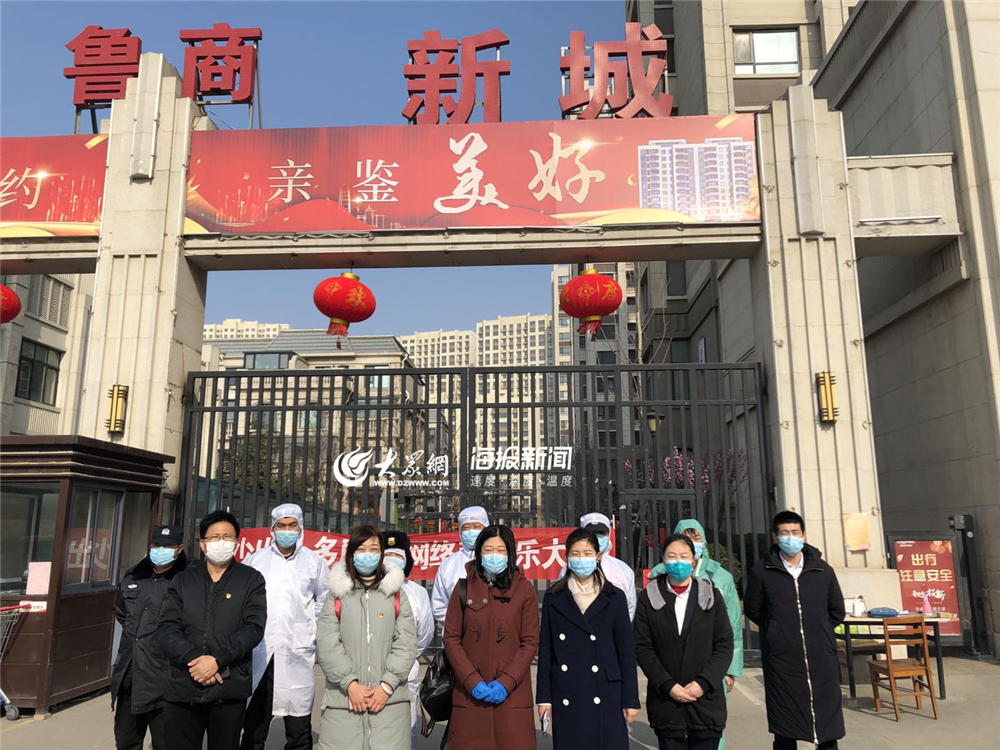 嚴防嚴控身相遠俯首幫扶心相近——魯商藍岸小區圍起(qǐ)一片春